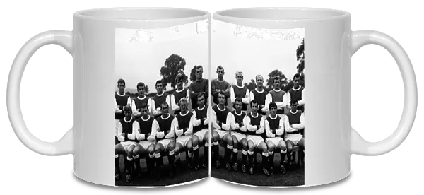 Sport - Football - Arsenal - Aug 1964 - Team. Back Row - L to R - Geoff Strong