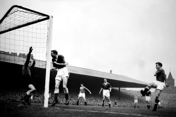 Manchester united versus Everton-action during the game October 1956