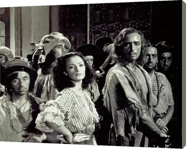 Fosco Giachetti and Doris Duranti on the set of an italian film of the early 1940s