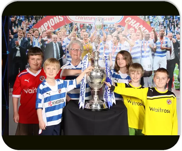 Reading FC's Championship Victory: Triumphant Reunion with Fans and the Championship Trophy
