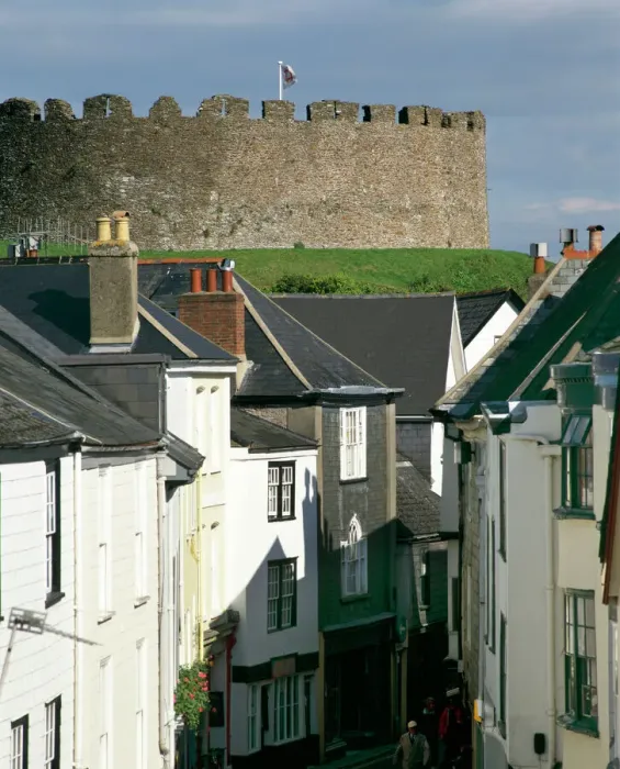 Framed Print : Totnes Castle Print: View Along Street