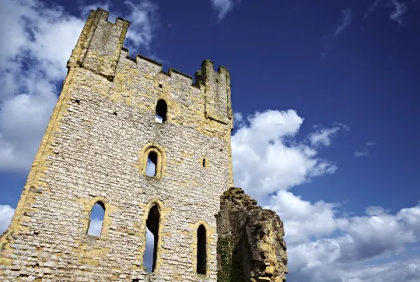 Helmsley Castle N100099