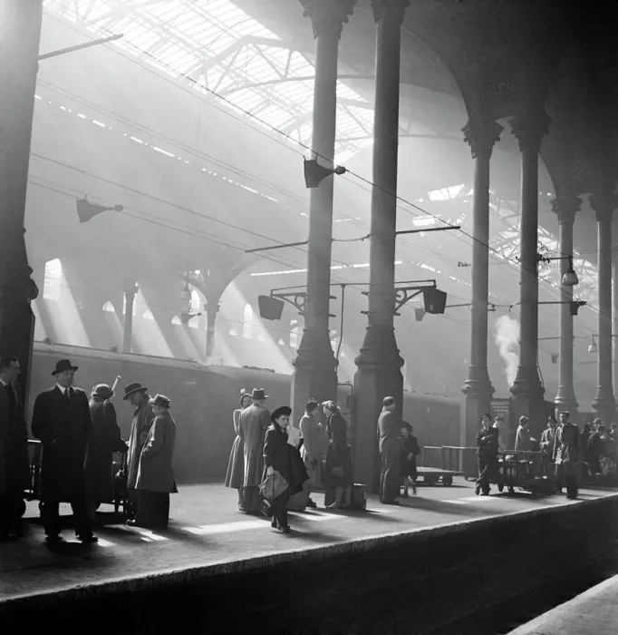 Framed Print : Liverpool Street Station Print, Interior View Framed Print : Liverpool Street Station Print, Interior View