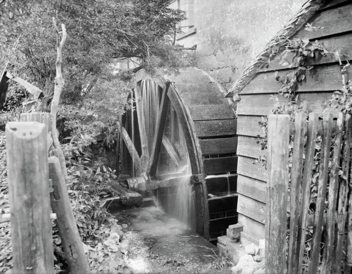 Framed Print : Waterwheel Print: Chipping Campden Mill Exterior