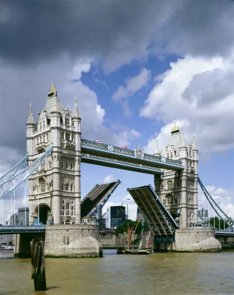 Tower Bridge J060047