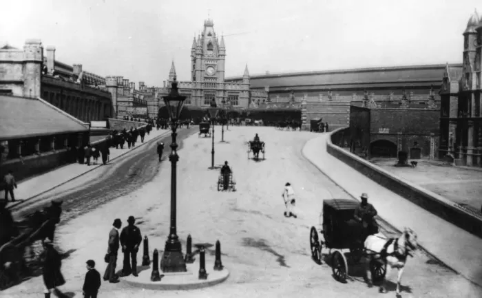 Framed Print : Print of Bristol Temple Meads Station, c1900 Framed Print : Print of Bristol Temple Meads Station, c1900