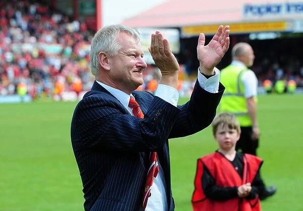 Emotional Farewell: Steve Lansdown Bids Adieu as Bristol City FC Chairman (07-05-2011)
