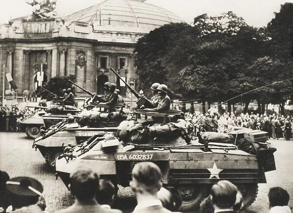 American Tanks in front of the Grand Palais