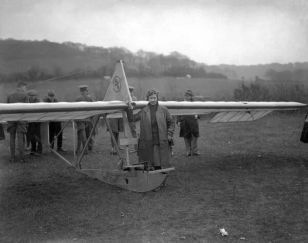 Amy Johnson alongside a Zogling primary glider