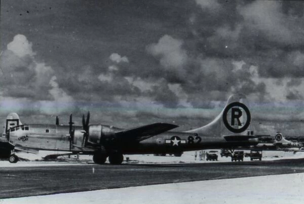 Boeing B-29 Enola Gay (side view), taxying