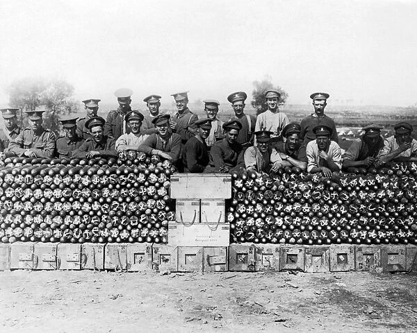 British soldiers with shells, Western Front, WW1