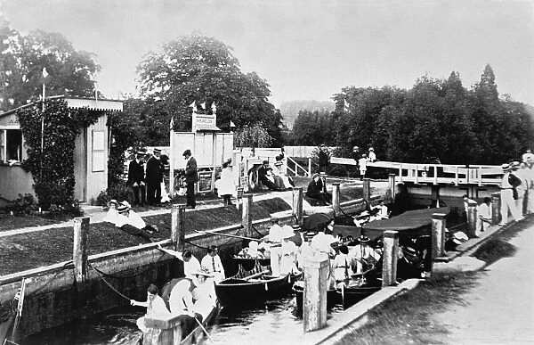 Busy scene at Shiplake Lock on the River Thames