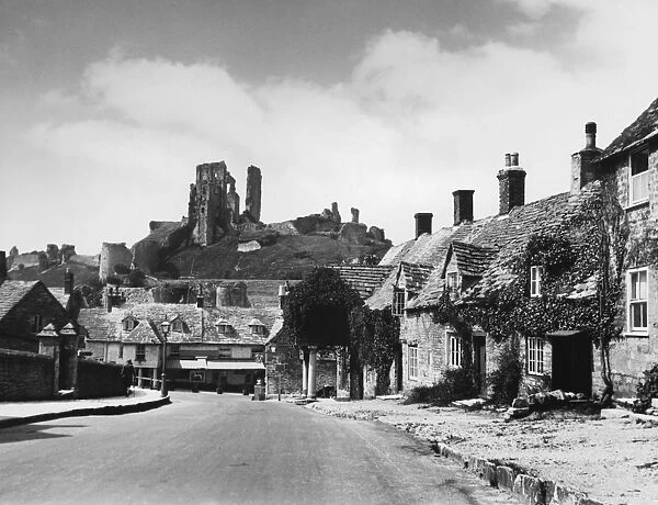 Corfe Castle  /  Dorset  /  30S