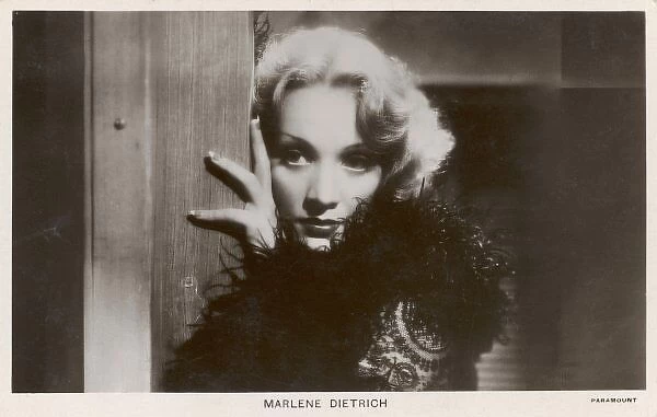 Dietrich  /  Paramount