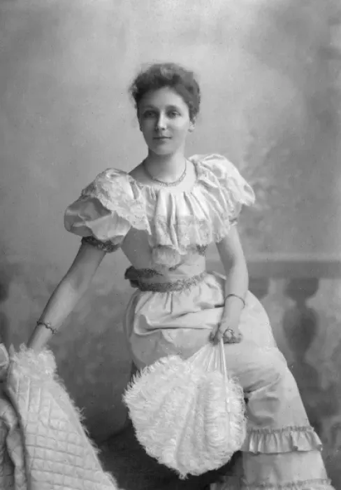 1890s evening dress House of Worth Evening Gown, 1890s