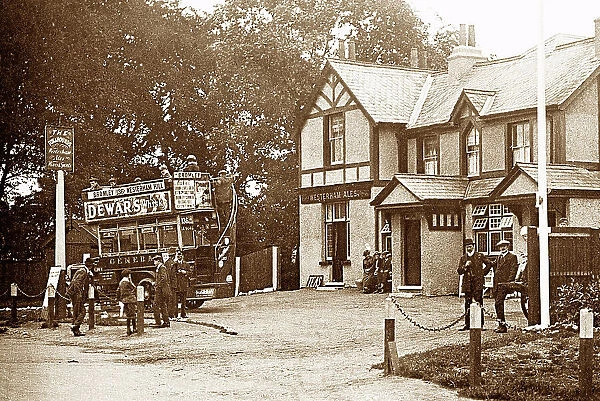 Fox and Hounds, Westerham Hill early 1900's