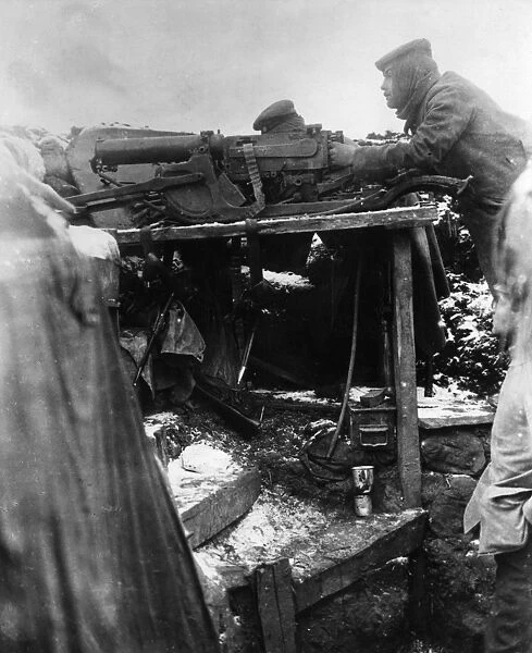 German soldiers with machine guns in trench, WW1