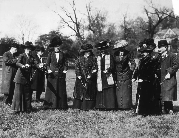 Ladies Dowsing  /  1913