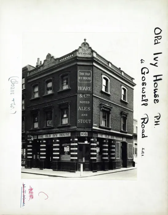 Framed Print : Photograph of Old Ivy House PH, Finsbury, London Print