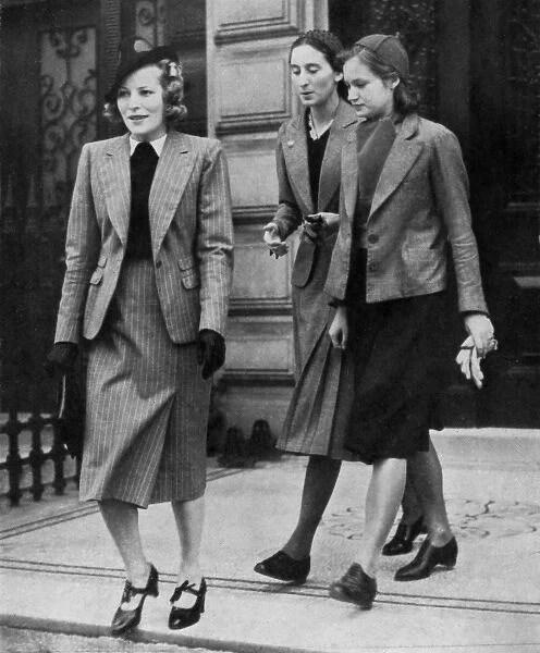 Polish presidents daughters arrive as exiles in London, 1939