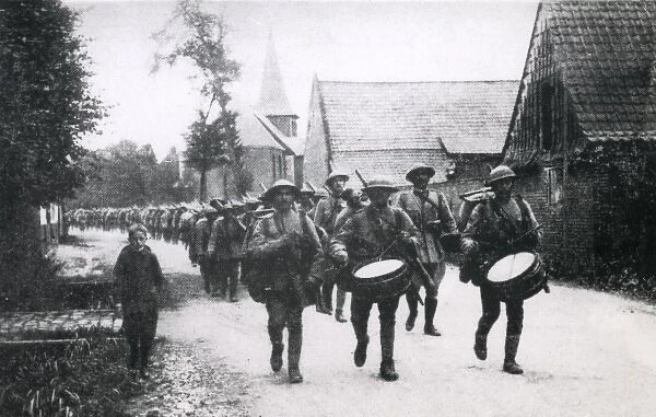 Portuguese infantry marching through Saint-Floris, WW1