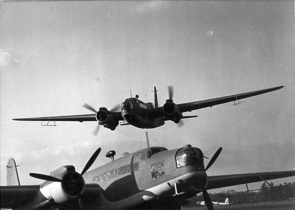 Vickers Warwick powered by two Pratt & Whitney Double Wasps #9886231