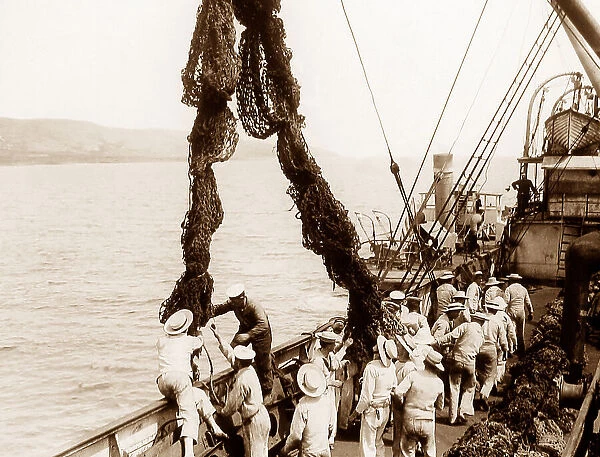 WW1 Gallipoli British sailors deploying submarine nets