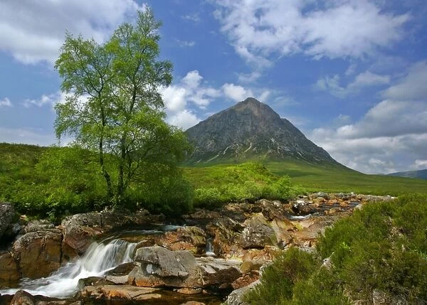 Mountain scenery Buachaille Etive Mor and Coupal river at low water level with red rocks and boulders visible Glen Etive, Glencoe area, Highlands, Scotland, UK