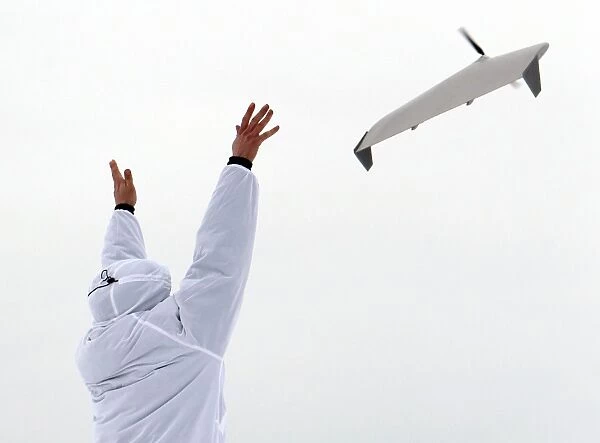 Launching a micro UAV C015  /  2930