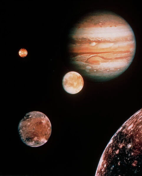 Voyager mosaic of Jupiter & its 4 Galilean moons R370  /  0003