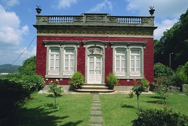 An 18th century miniature mansion