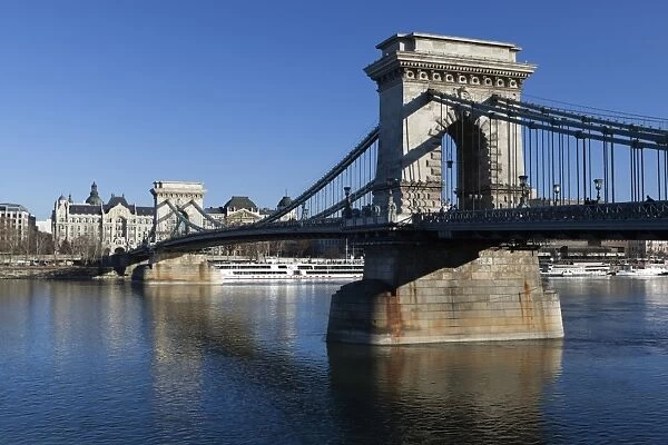 Chain Bridge and Danube River, UNESCO World Heritage Site, Budapest, Hungary, Europe