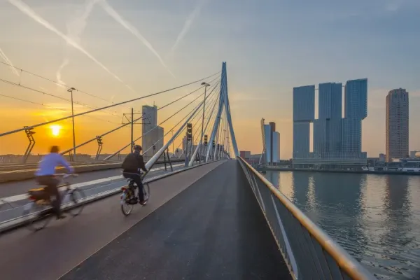 [Εικόνα: erasmusbrug-erasmus-bridge-wilhelminakad...3.jpg.webp]