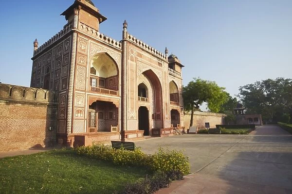 Gate to Itimad-ud-Daulah (tomb of Mizra Ghiyas Beg), Agra, Uttar Pradesh, India, Asia
