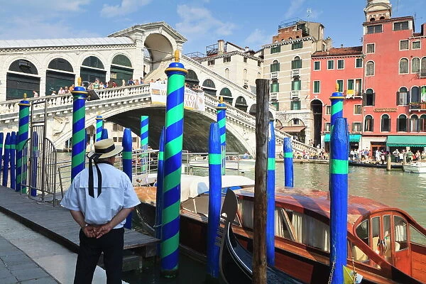 Rialto Bridge and gondolier, Grand Canal, Venice, UNESCO World Heritage Site