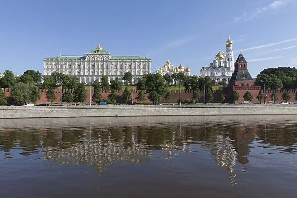 The River Moskva with the Kremlin, Moscow, Russia, Europe