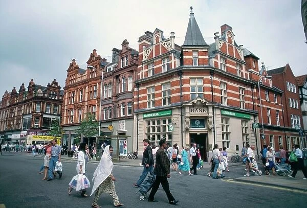 Semi pedestrianised Broad Street, with Lloyds Bank, Reading, Berkshire, England, U