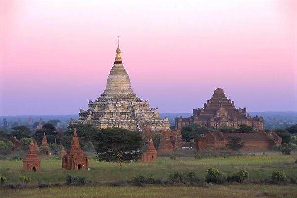 Shwesandaw Paya (Shwe Sandaw Pagoda) built in the 11th century, Bagan (Pagan)