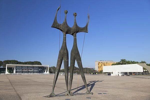 Supreme Federal Court, Dois Candangos (Two Labourers) sculpture, Three Powers Square, UNESCO World Heritage Site, Brasilia, Federal District, Brazil, South America
