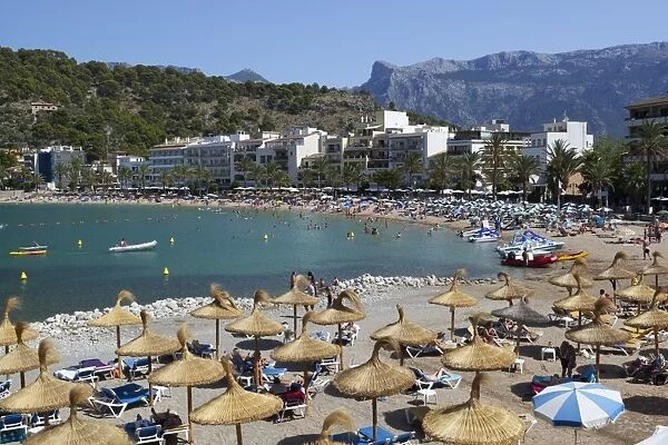 View over beach, Port de Soller, Mallorca (Majorca), Balearic Islands, Spain