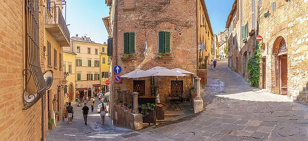 View of cafe and bar in narrow street in Montepulciano, Montepulciano, Province of Siena, Tuscany, Italy, Europe