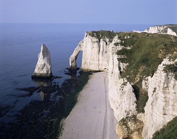 White chalk cliffs, Etretat, Cote d Albatre (Alabaster Coast), Haute Normandie