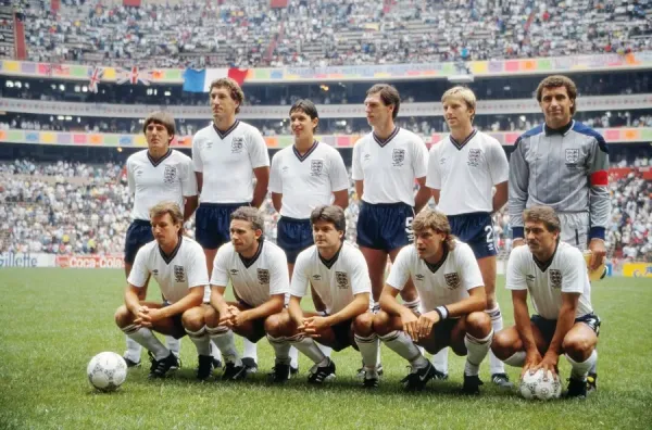 England line up before defeating Paraguay at the 1986 World Cup