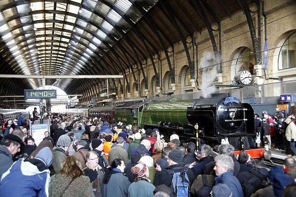 London, England, UK. Victoria Station: The Orient Express pulled by the steam  locomotive 'Tornado' waiting on platform 2 Stock Photo - Alamy
