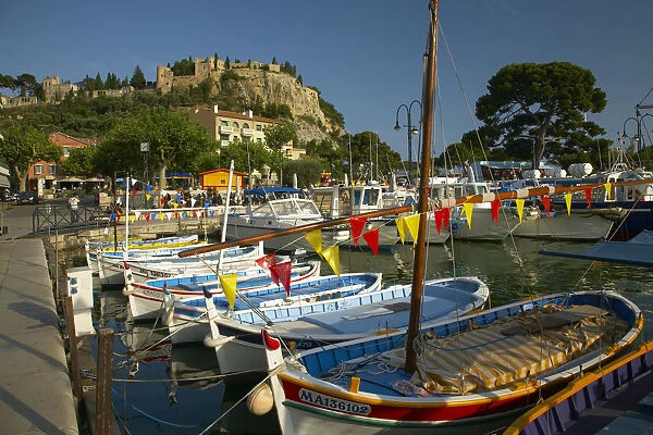 Cassis Harbour, Bouches du Rhone, Cote d Azur, Provence, France