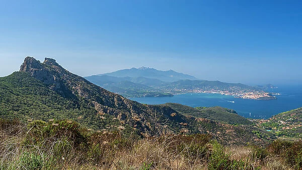 Europe, Italy, Tuscany. Elba Island, view from the GTE footpath towards Portoferraio and the Volterraio castle