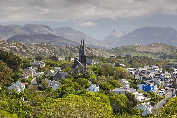 Ireland, County Galway, Clifden, elevated town view