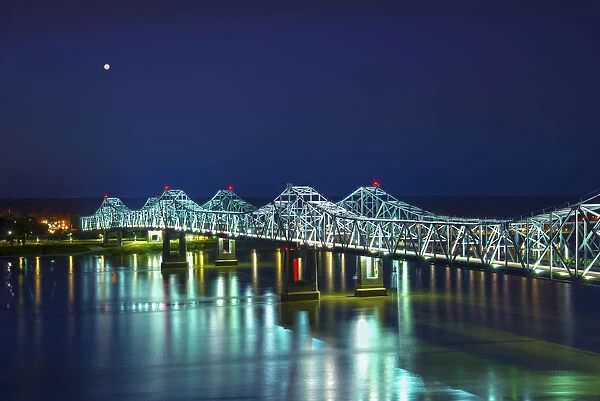 Natchez, Mississippi, Natchez-Vidalia Bridge, Two Twin Cantilever Bridges That Carry