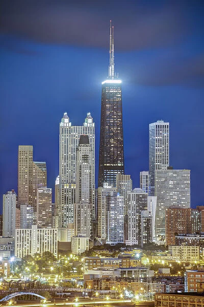 USA, Illinois, Chicago, Hancock Tower and City Skyline