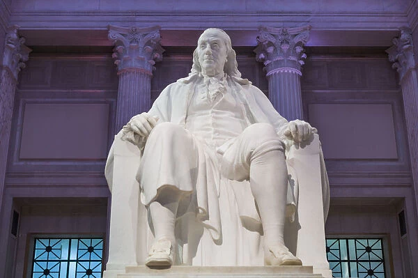 USA, Pennsylvania, Philadelphia, The Franklin Institute, statue of Benjamin Franklin